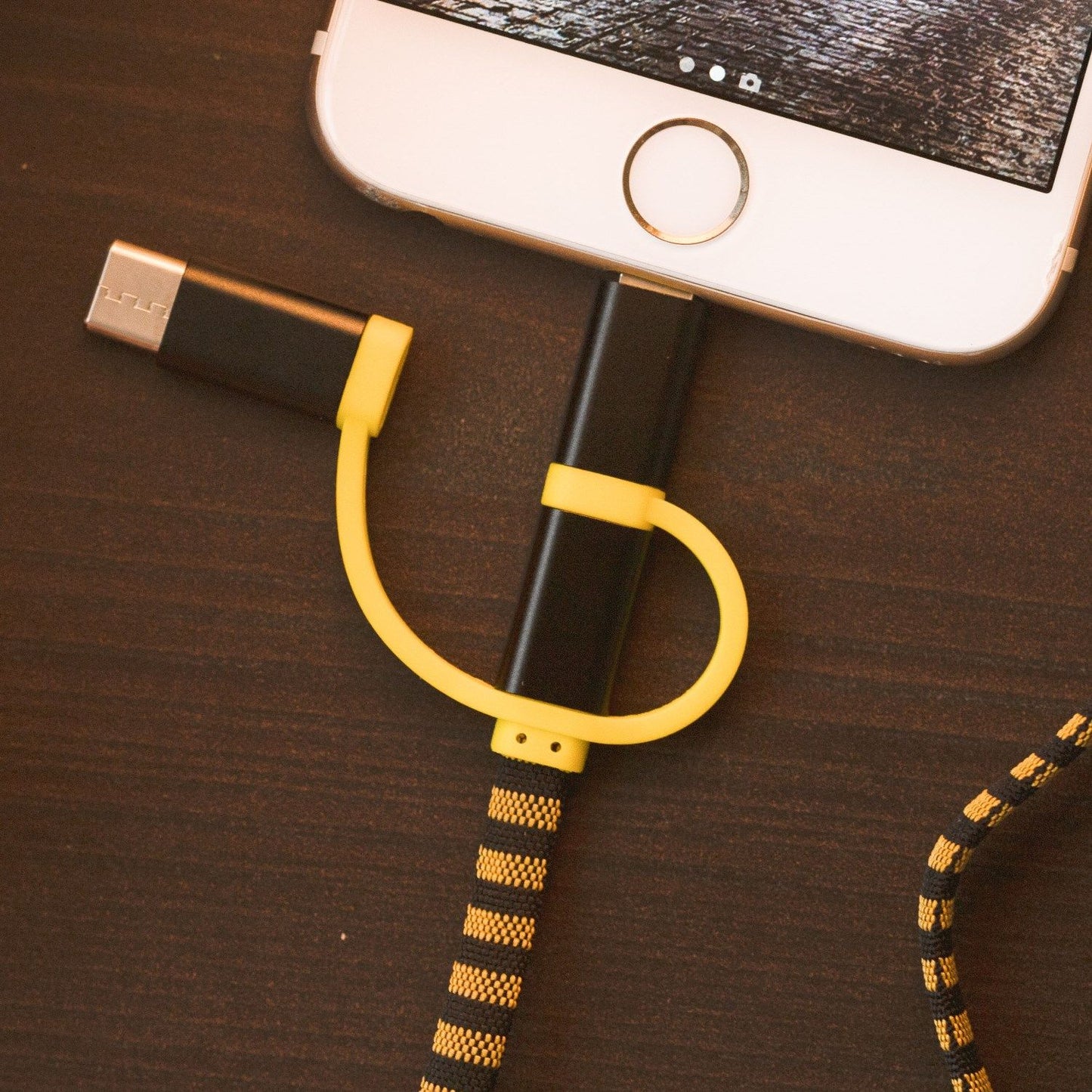 Harry Potter - Hogwarts Hufflepuff 3-in-1 Scarf Cable (Lightning / Micro-USB / USB-C)