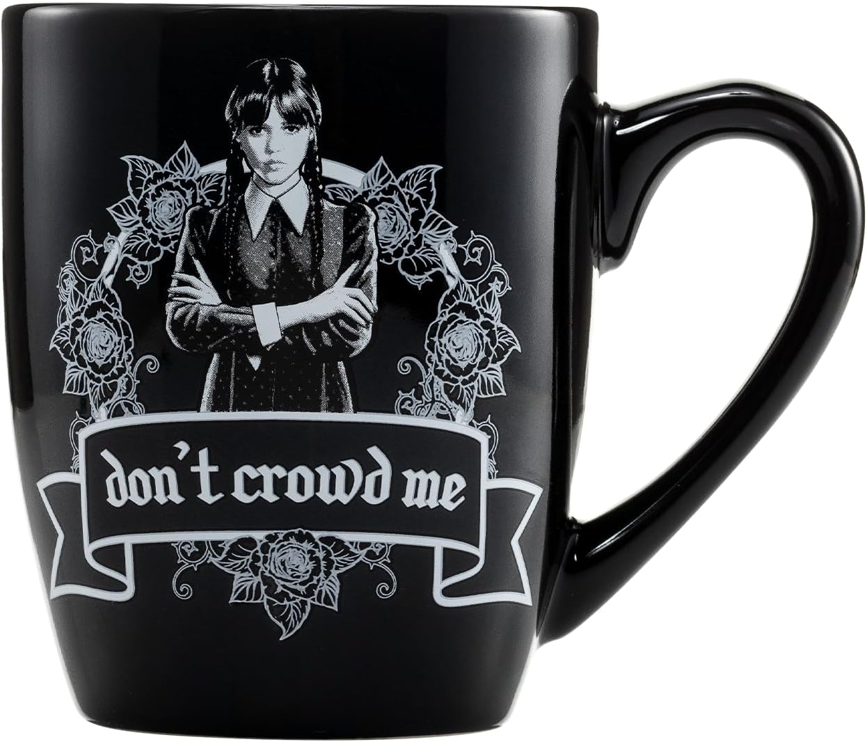 Pyramid International – Wednesday Mug & Sock Set (Svart, UK storlek 3-8 / EU 36-41)