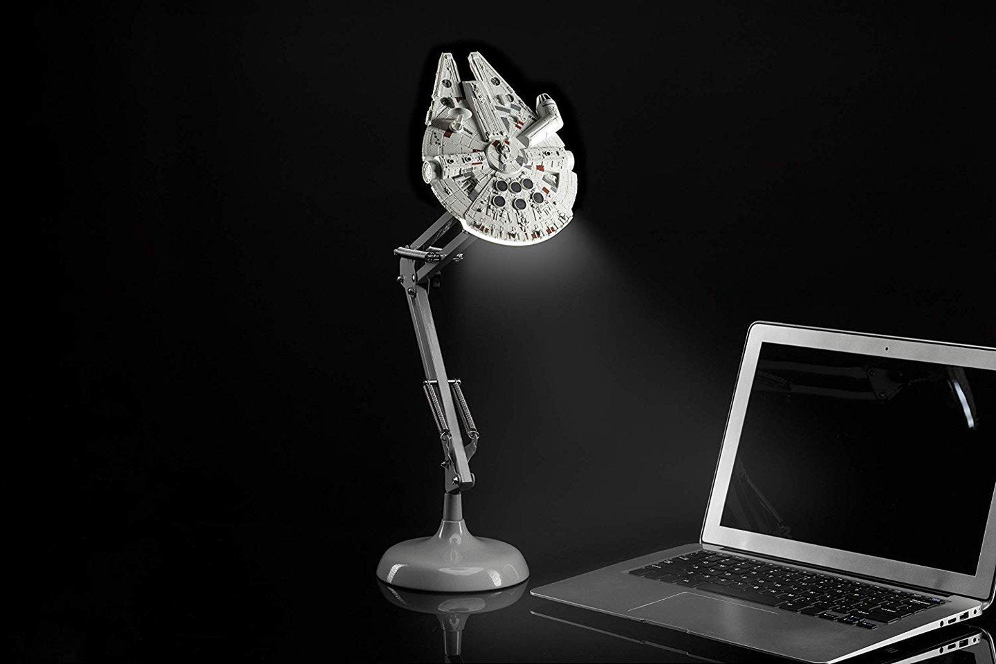 Star Wars “Millennium Falcon” Posibel Skrivbordslampa – USB-driven 60 cm